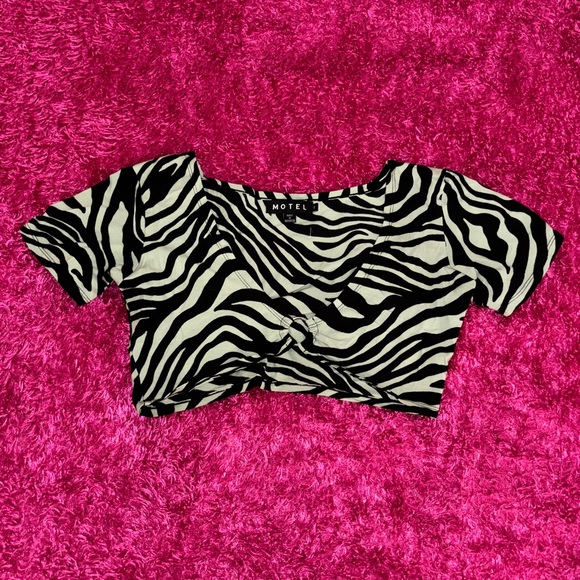 MOTEL TIGER PRINT CROP TOP 💋 - Picture 1 of 3